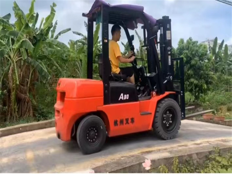 秋长哪里学叉车？秋长学叉车多少钱？需要什么资料？