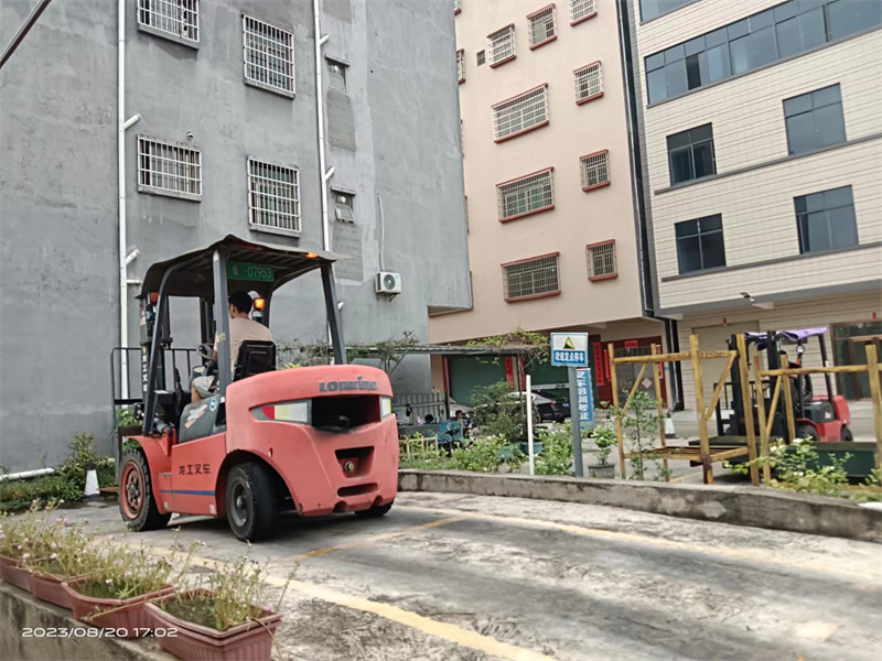 博罗石坝叉车培训基地，博罗石坝学叉车要多少钱