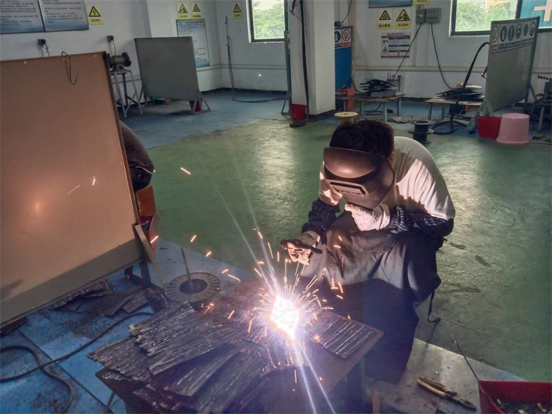 龙岗布吉考焊工证要什么条件，龙岗布吉学焊工技术去哪学