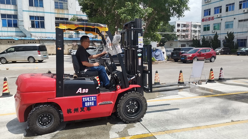 东莞高埗哪里有学叉车考证培训学校