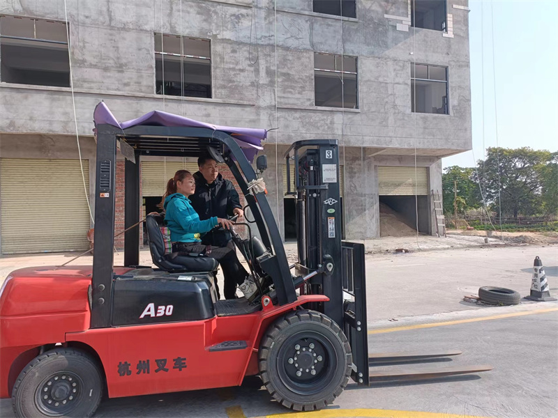 东莞中堂叉车培训学校，东莞中堂叉车培训基地