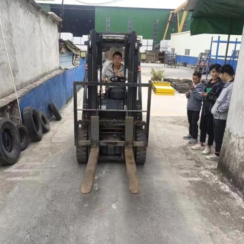 深圳布吉学叉车 考叉车证在哪里报名？布吉学叉车要多长时间？