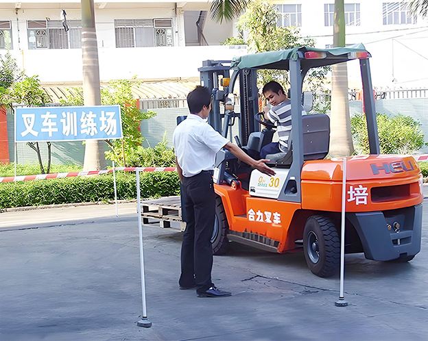 惠州惠城小金口哪里有学叉车考证培训学校，惠州惠城小金口有没有可以复审叉车证的培训机构
