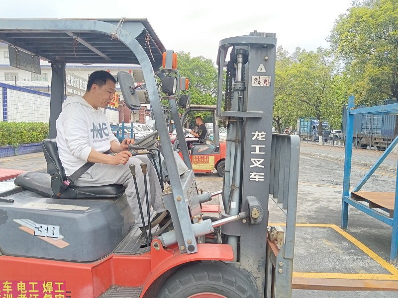 东莞大朗叉车培训要多少钱，东莞大朗 叉车培训基地哪里有