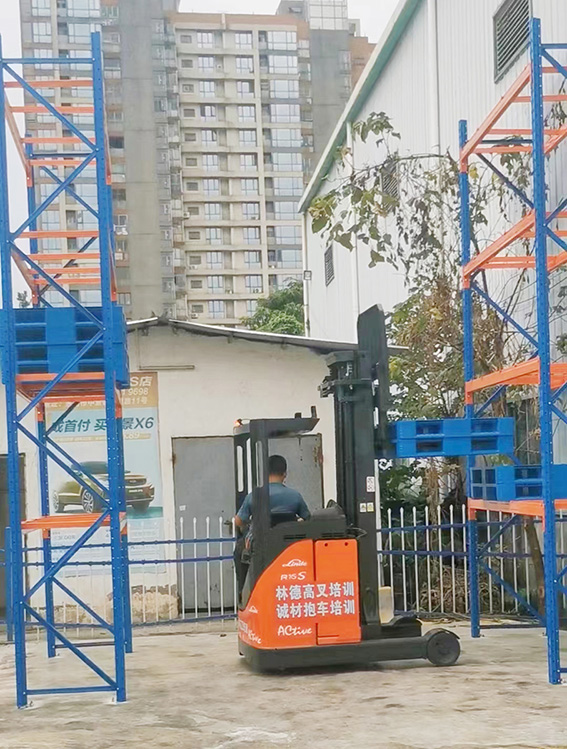 东莞东坑附近哪里有考叉车证的，费用是多少？