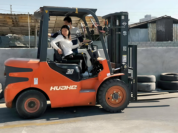 龙岗坪山学叉车需要什么资料，龙岗坪山叉车培训哪家好