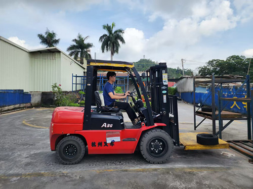 广东汕尾海丰附近哪里报名考叉车证？汕尾学叉车报名多少钱呢？