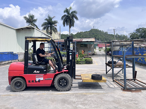汕尾陆丰叉车培训要多少钱， 汕尾陆丰周边叉车培训基地哪里有