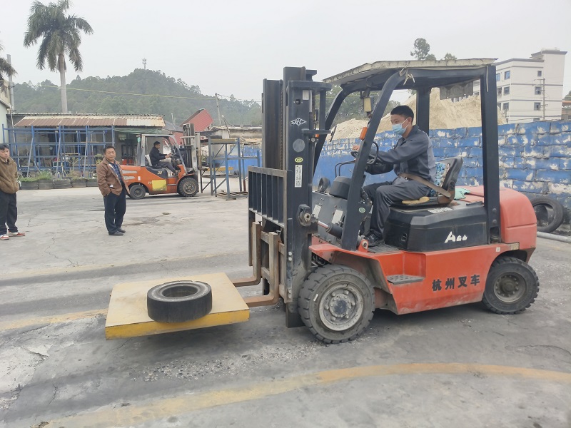 东莞中堂学叉车费用要多少钱，东莞中堂学叉车在哪里可以报名