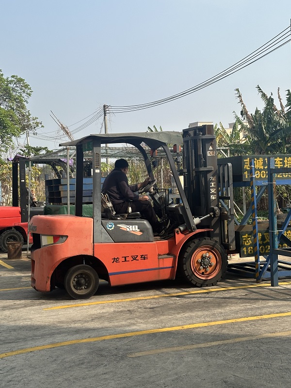 龙门龙华学叉车费用要多少钱，龙门龙华学叉车在哪里可以报名