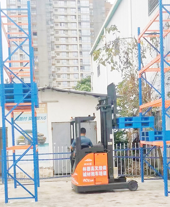 东莞清溪附近考叉车证需要什么资料？