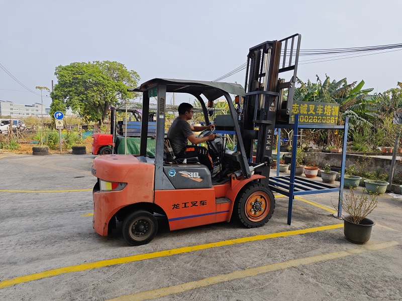 龙门地派学叉车需要什么资料，龙门地派叉车培训哪家好